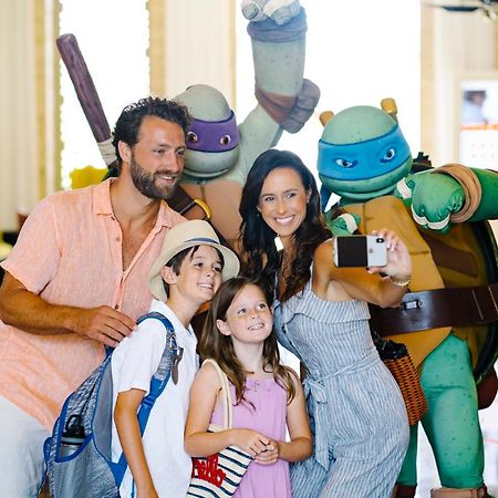 Nickelodeon Resort Punta Cana Exterior foto The Teenage Mutant Ninja Turtles at the Nickelodeon Hotel in Punta Cana, Dominican Republic