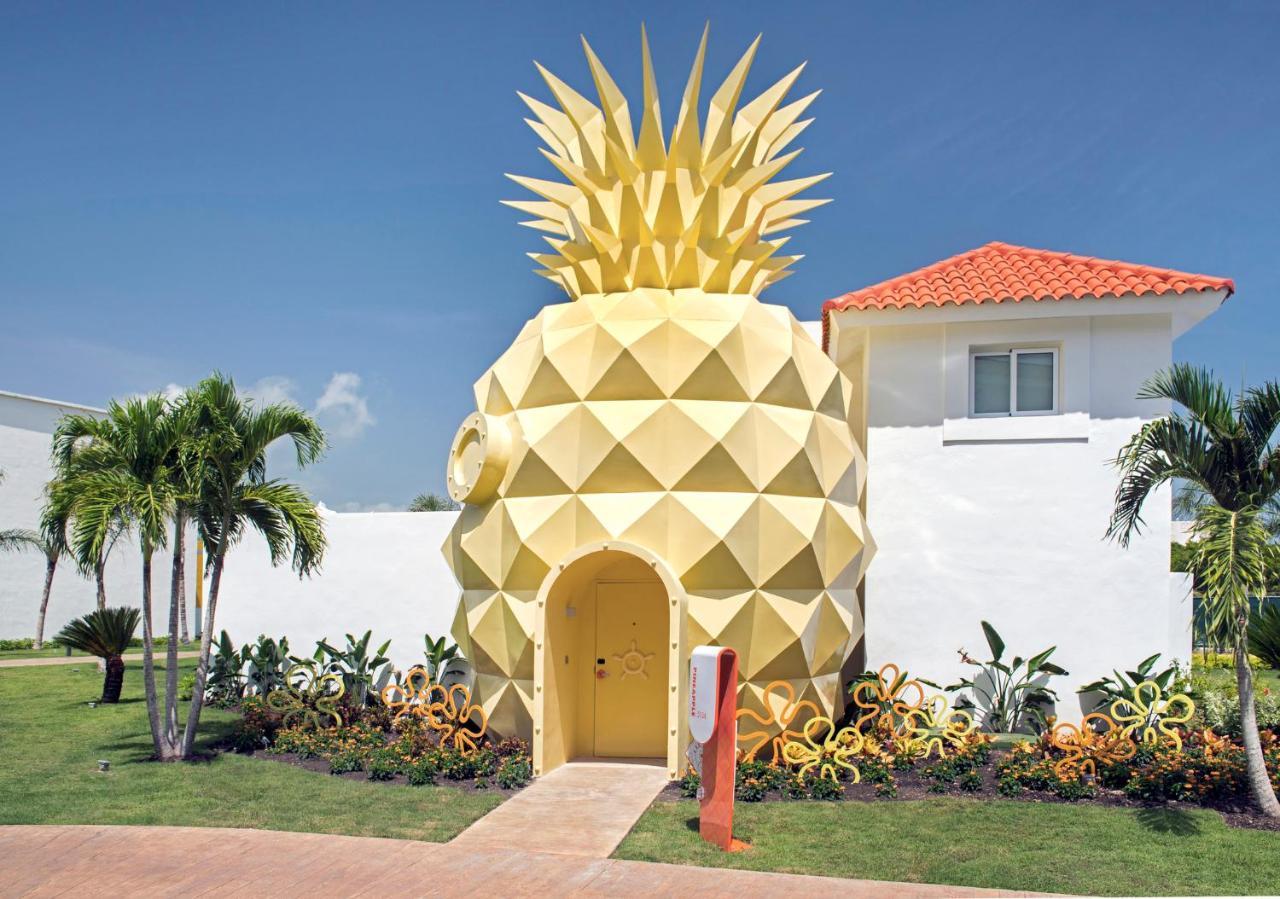 Nickelodeon Resort Punta Cana Exterior foto Pineapple shaped hotel room at the Grand Palladium Hotel in Cancún, Mexico